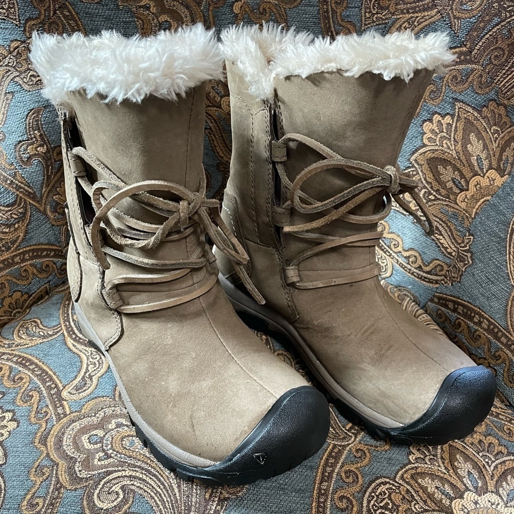 Keen Women's Waterproof Mid-Calf Winter Boots - Faux Fur Trim - Size 5/6  ❄️